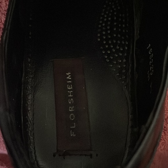 Dress shoe size 10 1/2 shiny black great shape no scuffs - Picture 2 of 6